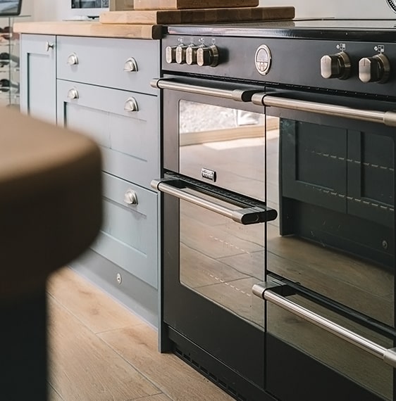 Shaker kitchen with range style cooker