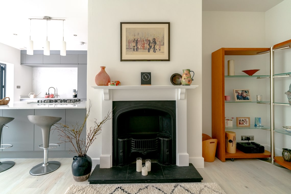 Cast-iron fire surround