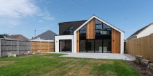 Mudeford Modern Home with Back Garden