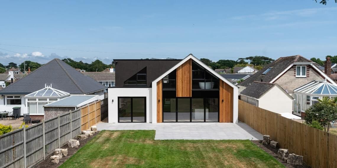 Contemporary Chalet in Mudeford with Back Garden