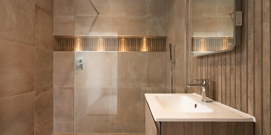 Modern En-suite Bathroom for Guests